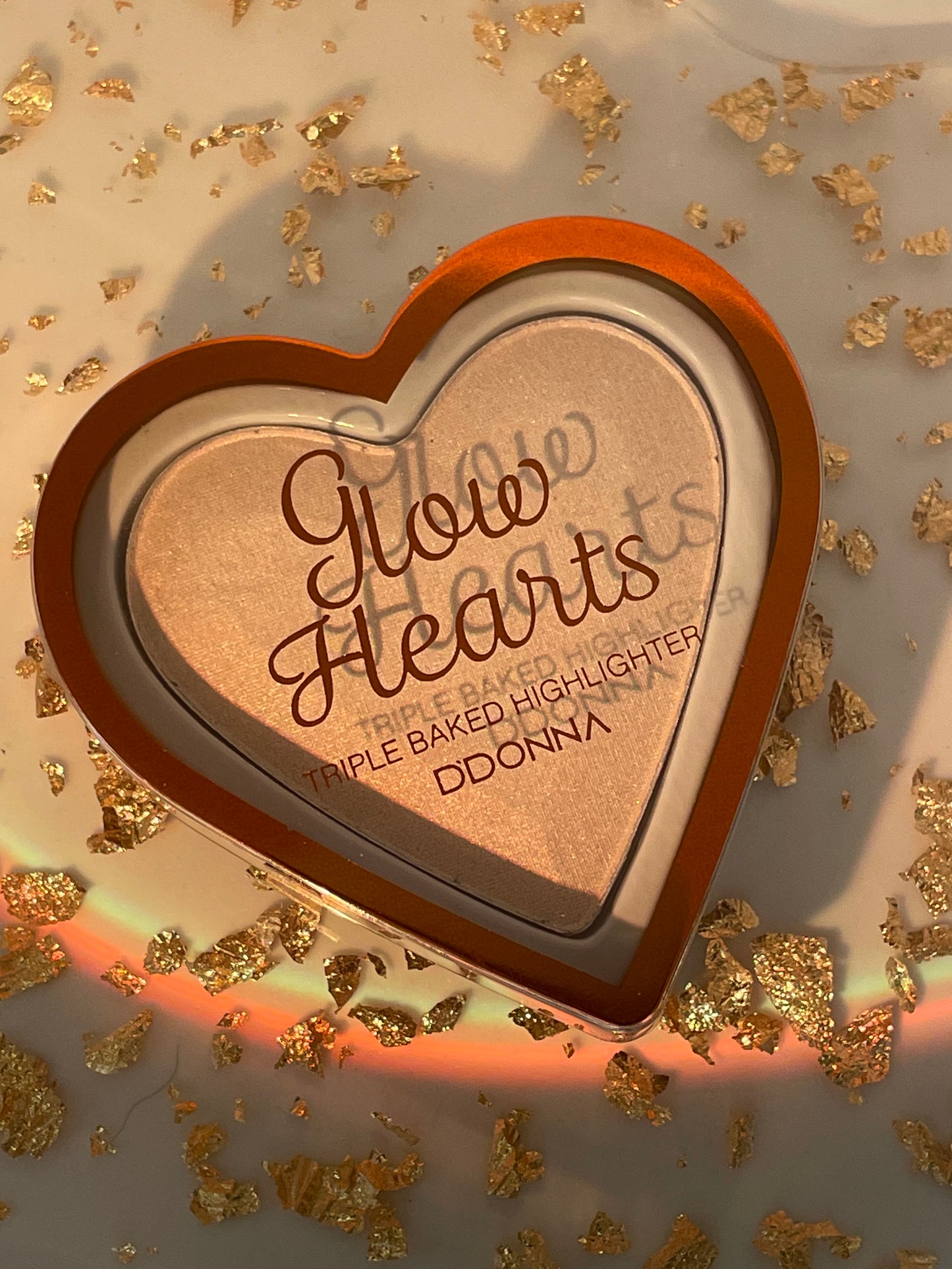 Light highlighter in a heart box